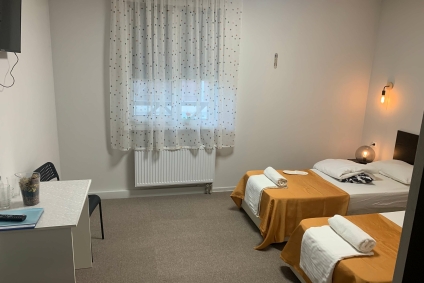 Номер в гостевом доме от 70 руб (свой душ, туалет в номере)